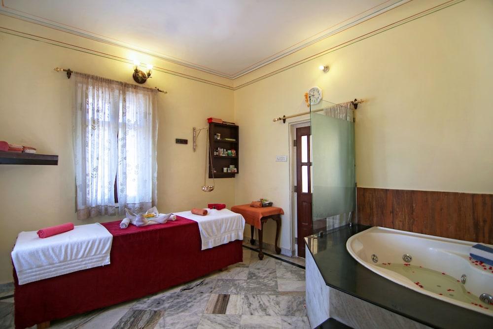 Amar Mahal Hotel Orchha Exterior photo