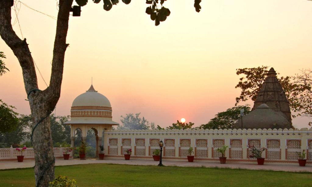 Amar Mahal Hotel Orchha Exterior photo